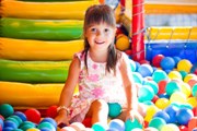 Для детей создана огромная игровая зона. // iStockphoto / YouraPechkin