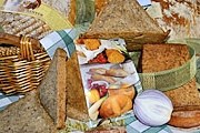 На ярмарке можно попробовать продукцию местных производителей. // visitbudapest.travel