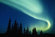 Красота северного сияния привлекает туристов. // russiaoutdoors.ru
