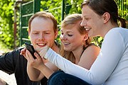 Все больше путеводителей скачивают владельцы смартфонов. // Stockphoto / EyeDesign