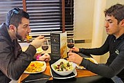 Поесть в кафе можно за 2 евро. // elmundo.es