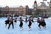 Каток находится рядом с железнодорожным вокзалом. // helsinki.ru