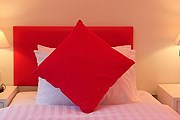 Отель предлагает номера разных категорий. // narryhotelpatong.com