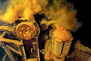 На выставке представлены фотографии, сделанные внутри затонувшего танкера. // underwaterartexhibit.com