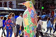Фигуры пингвинов установлены в центре города. // compromisorse.com