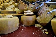 Пострадавший пармезан охотно раскупают. // huffingtonpost.com