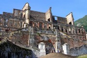 Фасад дворца Сан-Суси на Гаити // Wikipedia