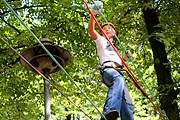 В веревочном парке - трассы разных уровней сложности. // gopark.ru