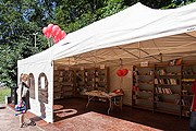 Книги в библиотеке может взять любой желающий. // the-village.ru