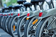 Велосипед – альтернатива автомобилю на городских улицах. // iStockphoto / Nikada