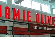 В аэропорту Gatwick "звездный" шеф открыл заведения для гурманов. // jamieoliver.com