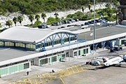 В первую очередь уменьшилось число авиапассажиров. // visitprovidenciales.com
