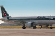 Самолет Alitalia // Travel.ru