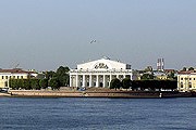 Ночной транспорт удобен для туристов. // foto.spbland.ru