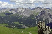 Из ресторана открывается панорамный вид. // arosabergbahnen.com