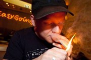 Меньше курить никто не стал. // standard.co.uk