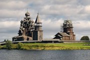Храм поднят на один метр. // nnm.ru