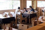 Картонный ресторан пользуется популярностью. // brianstaiwan.com