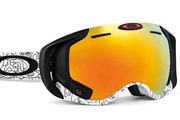 Новая маска совмещена с мобильными устройствами. // oakley.com