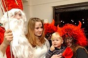 Святого Микулаша и его свиту можно будет встретить в автобусах. // hogofogo.sk