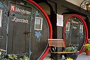 Номера отеля Lindenwirt размещаются в винных бочках. // deutsch-perfekt.com
