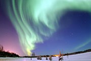 Северное сияние в темноте особенно прекрасно. // astronet.ru