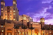 Ajman Palace похож на арабский дворец. // theajmanpalace.com