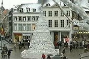 Фарфоровая ель в центре Хасселта. // 1tv.ru