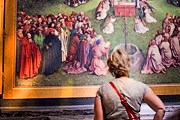 Туристы могут увидеть фрагменты алтаря, находящиеся на реставрации. // visitghent.be