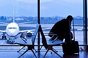 Туристы не смогли вылететь в Милан. // iStockphoto / andrearoad