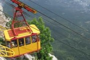 Гора Ай-Петри находится над городом Алупка. // yalta.ura-inform.com