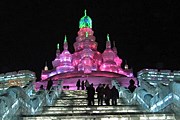 Дворцы и храмы изо льда – часть выставки в Харбине. // wikipedia.org