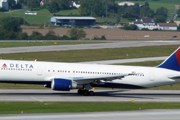 Посетители залов получат вид на взлетающие самолеты. // Travel.ru