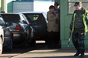 Проверка паспортов долго будет вестись по-старому. // Travel.ru / Денис Панин