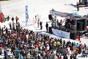 Курорт предлагает совместить катание с музыкой. // rockthepistes.fnacspectacles.com