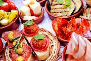 Туристы выберут ресторан, где готовят лучшие тапас. // food.mamiverse.com