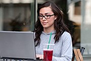Все больше вокзалов оснащаются Wi-Fi-роутерами. // iStockphoto / ZekaG