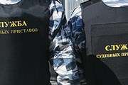 Приставы могут наложить запрет на выезд при любой сумме долга. // РИА "Новости"