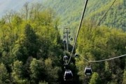 Летом проводятся горные экскурсии. // rosaski.com