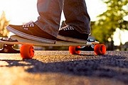 Любители лонгбордов могут покататься в Киеве. // the-village.ru