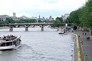 Новая пешеходная зона Парижа расположена на набережной. // travelandleisure.com