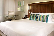 Номер в отеле Courtyard by Marriott Aberdeen Airport // marriott.com