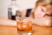 Выпивать разрешат только в барах. // iStockphoto