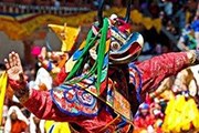 Традиционные фестивали привлекают туристов в Бутан. // Josette King