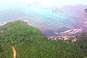 Нефтяное загрязнение у берегов Самета. // thailand-news.ru