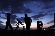 Туристы будут любоваться звездами в горах. // twanight.org