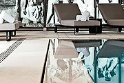 Бассейн, оформленный Карлом Лагерфельдом // travelandleisure.com