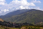 Гора Тетнульд имеет высоту 4869 метров. // Wikipedia