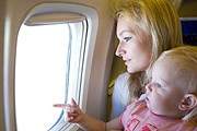 Самостоятельные туристы с детьми выбирают Петербург. // iStockphoto / vsurkov