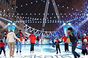 Каток у колеса обозрения London Eye // about.com